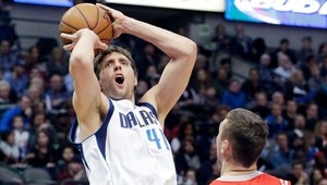 Nowitzki nastrieľal ako trinásty muž histórie 26 000 bodov