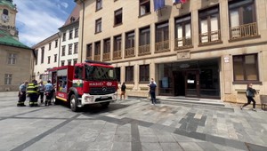 V obálke na podateľni sa podľa informácií TV JOJ nachádzal aj kypriaci prášok do pečiva