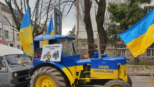 Špeciálna vyhosťovacia akcia: Ruským diplomatom ponúkli odvoz traktorom