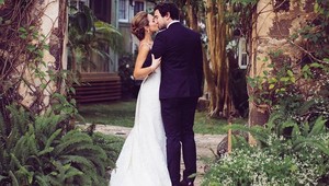 Splnili si sen o havajskej svadbe: Keď uvidíte šaty nevesty, zaručene vás očaria