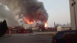 V Nitre horela stará telocvičňa, plamene šľahali do niekoľkých metrov