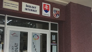 Nováčika prijali medzi seba šikanou. Študentov vylúčili z internátu