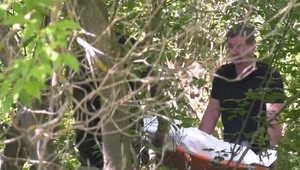 Otrasný nález: Dvaja kajakári počas splavovania objavili nehybné telo