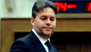 Jánoš balil milióny do alobalu, obviňuje exposlanca Smeru manželka