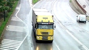 Kamionista skončil v priekope, dychovú skúšku odmietol