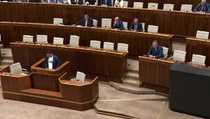 Koniec potýčkam v parlamente: Stráž bude môcť vyviesť poslanca z rokovacej sály