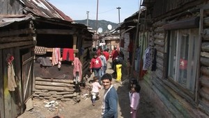 Ako to nespackať: Sobranskí Rómovia ničia stanicu, čo na to polícia?