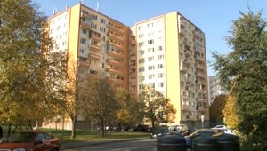 Matka zapálila sviečku za syna, skončila na paplóne