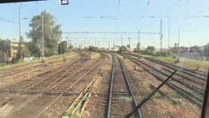 Ľudia si mysleli, že horí vlak. Po vyskočení z neho ich zrazil ďalší vlak