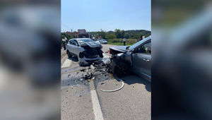 Šoféroval napriek zákazu: Pri nehode v Banke sa vážne zranili štyri osoby