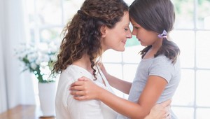 Chcete lepšie vychádzať so svojou dcérou? Na tieto rodičovské frázy ihneď zabudnite!