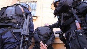 Brutalita skinhedov v Trenčíne! Dobodali návštevníkov diskotéky