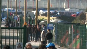 Francúzsko musí zaplatiť mladému utečencovi za ujmu v tábore, dostane tisícky eur