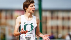 Návod, ako štýlovo zbabrať jasné víťazstvo v behu na 3000 metrov