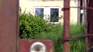 Žil v mraze, bez jedla a vo vlastných výkaloch. Žena mala druha týrať pre peniaze