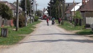 Brutálnej bitke sa prizerali aj deti. Svedkovia sa smiali, hoci sa zdalo, že jeden z mužov to neprežije