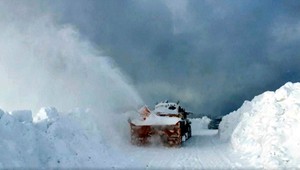 Domácnosti bez vody alebo 30 snehuliakov. Dve tváre snehovej kalamity