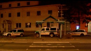 V nováckej banke objavili záhadný predmet, budovu evakuovali