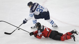 Boj o finále začína, Kanada vyzve Rusko. Severania sa pobijú v derby