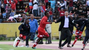 Čisté šialenstvo! Víťazný gól od polovice v 92. minúte! A ako bonus komentátor!