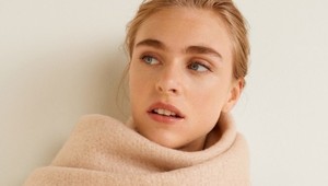 Štýlový kabát ovládol Instagram: Nestojí majland, môže si ho dovoliť aj bežná žena