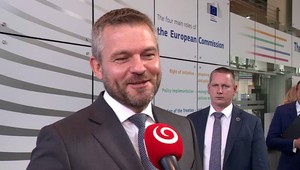 Premiér Pellegrini má nový imidž. Prezradil, že sa nechal inšpirovať reportérom TV JOJ