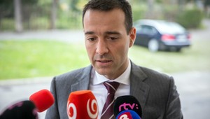 Minister zdravotníctva Drucker začal s upratovaním, padla prvá hlava
