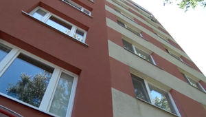 Kuriózny prípad z Nitry: Muž z paneláku ohlásil bombu a napokon sedel s ľuďmi v evakuačnom autobuse