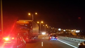 Nočný zásah policajtov. Opitý kamionista jazdil na D1 v protismere