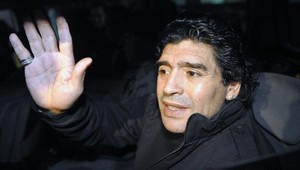 Maradona havaroval. Zrazil sa s autobusom!