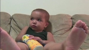 Chlapček (2) si popálil nohy na detskom ihrisku!