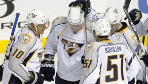 Nashville prvým postupujúcim z 1. kola play off, Pittsburgh znížil na 2:3