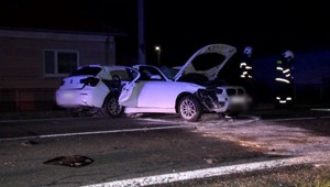 Všetci si mysleli, že sa zrazili dve autá. Zdemolované auto však bolo roztrhnuté na dve polovice