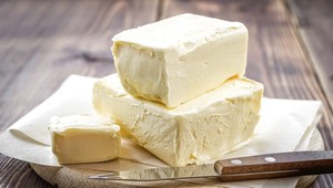 Maslová hystéria: Ľudia v obchodoch stáli rady