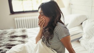 Únava, bolesti, problémy s pamäťou: Omikron prehĺbil obavy ohľadom stále neobjasneného "dlhého covidu"