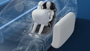Nemci predviedli vonkajší bočný airbag, ktorý sa nafúkne tesne pred nárazom