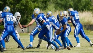 Iba na HUSTE.tv: Majstrovstvá v sedmičkovom americkom futbale