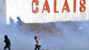 Migranti vtrhli na trajekt, dopravcovia žiadajú armádu