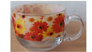 Hygienici upozorňujú na sklenené hrnčeky, uvoľňujú sa z nich toxické kovy