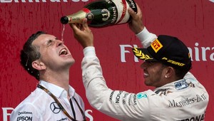 Hamilton zdolal Rosberga na Veľkej cene Kanady