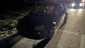 Vodič pri predbiehaní iného auta zrazil chodca. Muž zraneniam na mieste podľahol