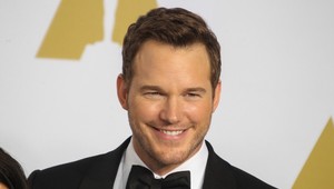 Odpadnete, ako sa Chris Pratt mazná s malým dinosaurom!