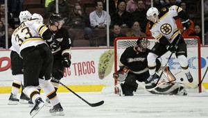 Chárov gól ani Šatanova asistencia nezabránili prehre Bostonu