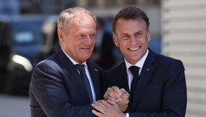 Tusk a Macron podpíšu zmluvu o vojenskej pomoci v prípade ohrozenia