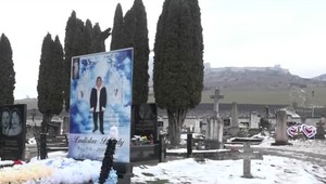 To, čo sľúbili aj splnili. Obľúbený rómsky spevák dostal farebný pomník v takmer životnej veľkosti