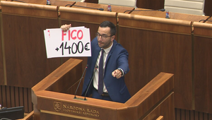 Konsolidačný balík rozvášnil poslancov. V parlamente lietali ostré slová