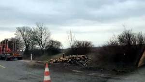 Nehoda na D1. Z nákladného vozidla sa odtrhol príves