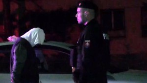 Dvoch mladíkov, ktorí mali pri sebe sušenú rastlinu prezradil zápach