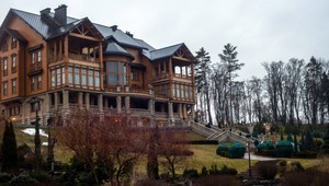 FOTO. Janukovyčova vila láka Ukrajincov, sú v šoku
