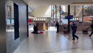 Youtuber si robil srandu z okoloidúceho: Ten ho postrelil